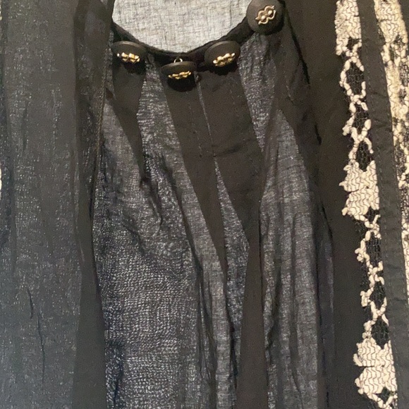 Beautiful pretty angle top - Picture 2 of 4